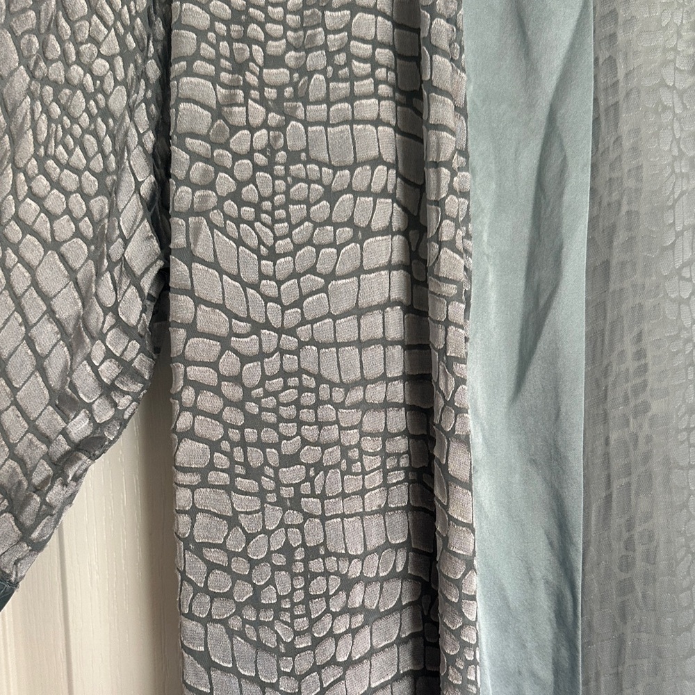 August Silk Light Blue Kimono - Picture 3 of 4
